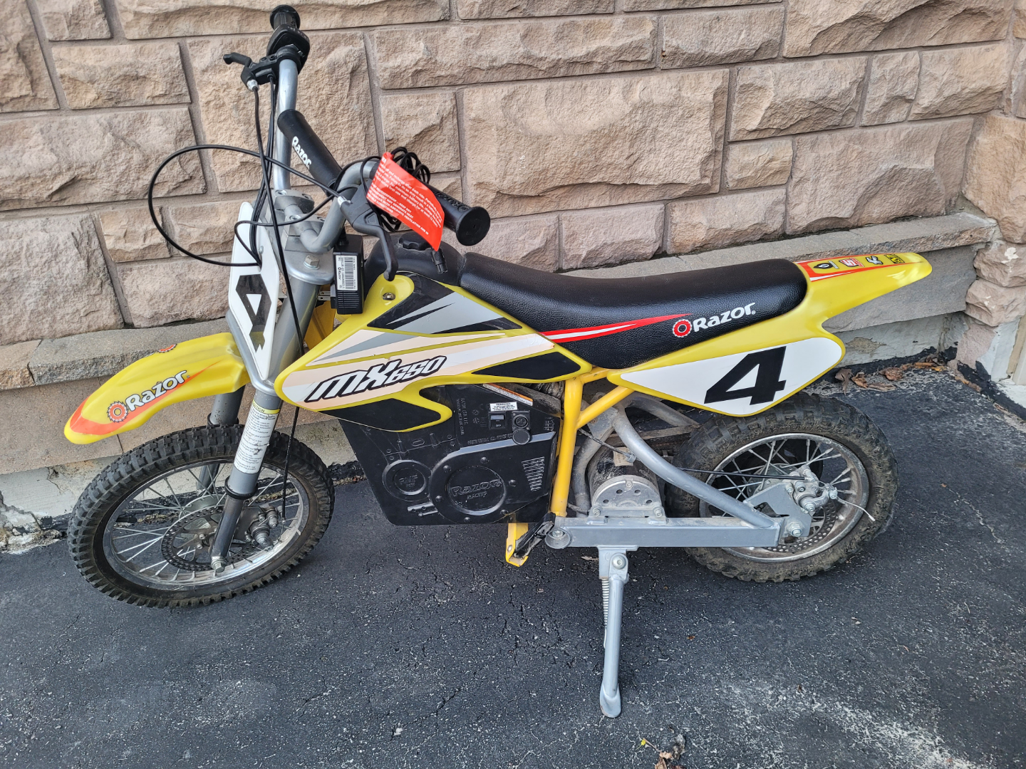 Razor MX650 Electric Dirt Bike Perfect Ride for Youth! - photo 3
