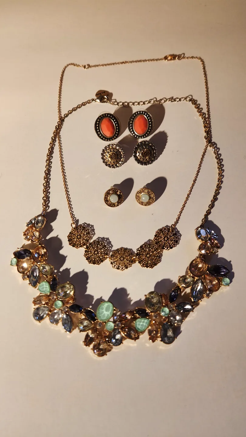 Jewelry Lot: necklaces and earrings thumbnail