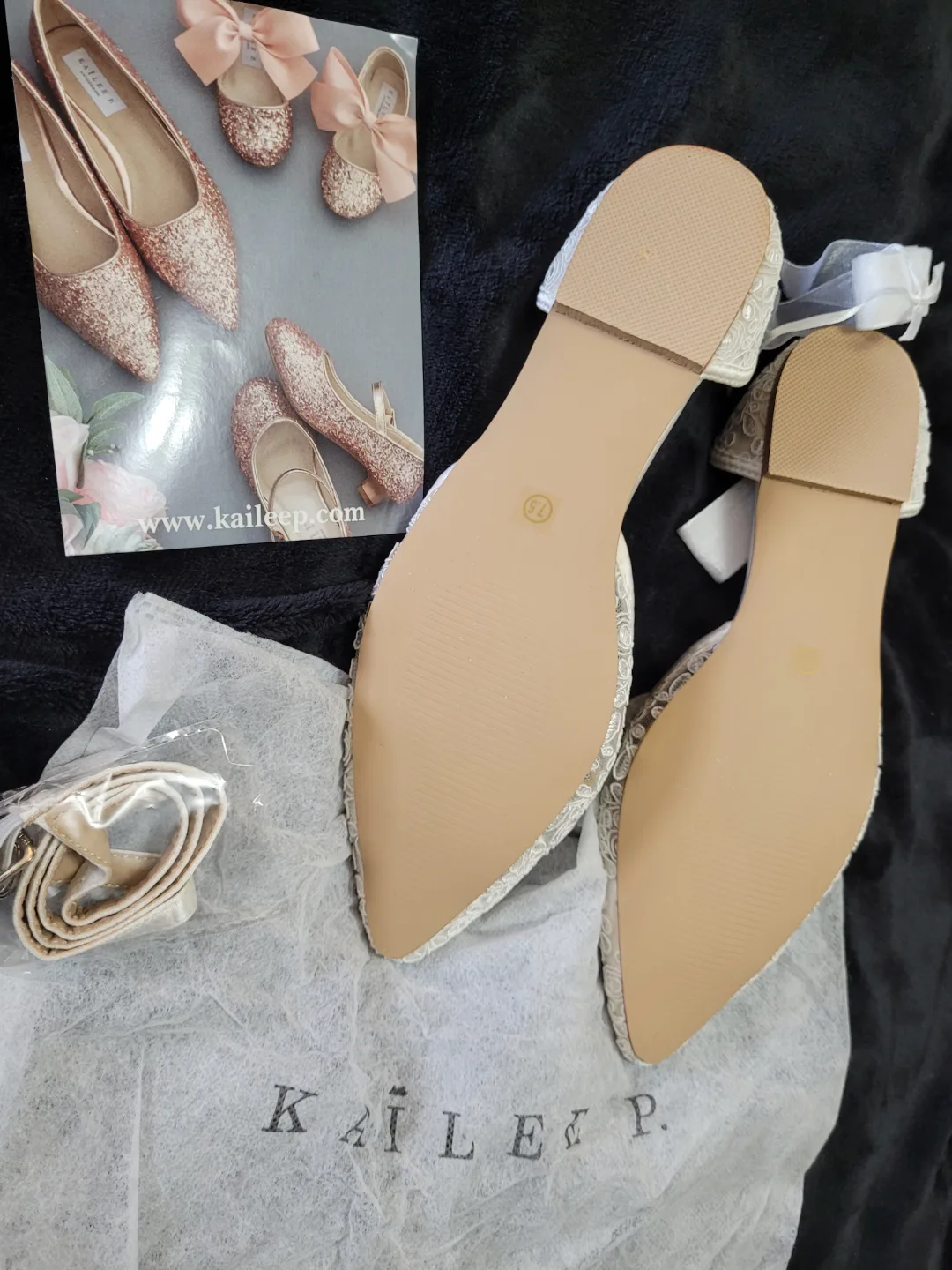 *NEW* KAILEE P. White Floral Lace Bridal Flats, Size 7.5 image indicator(6)