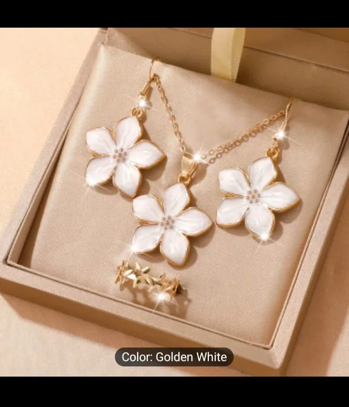Gold Pendant Necklaces thumbnail
