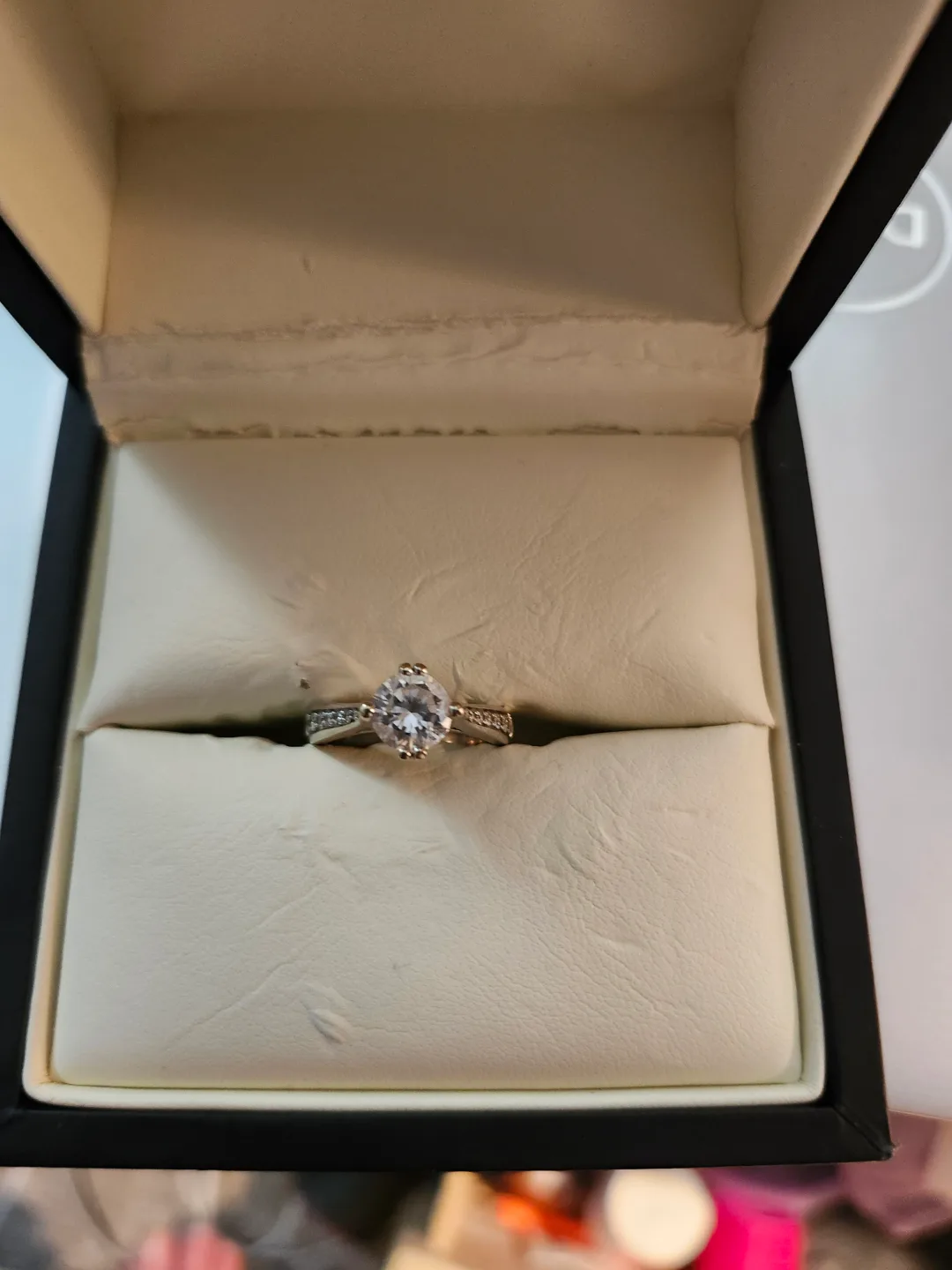 14K White Gold Diamond Engagement Ring 5 grams image indicator(2)