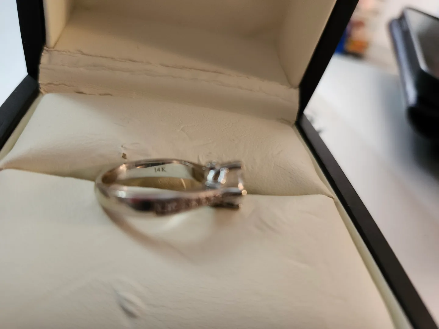 14K White Gold Diamond Engagement Ring 5 grams image indicator(3)