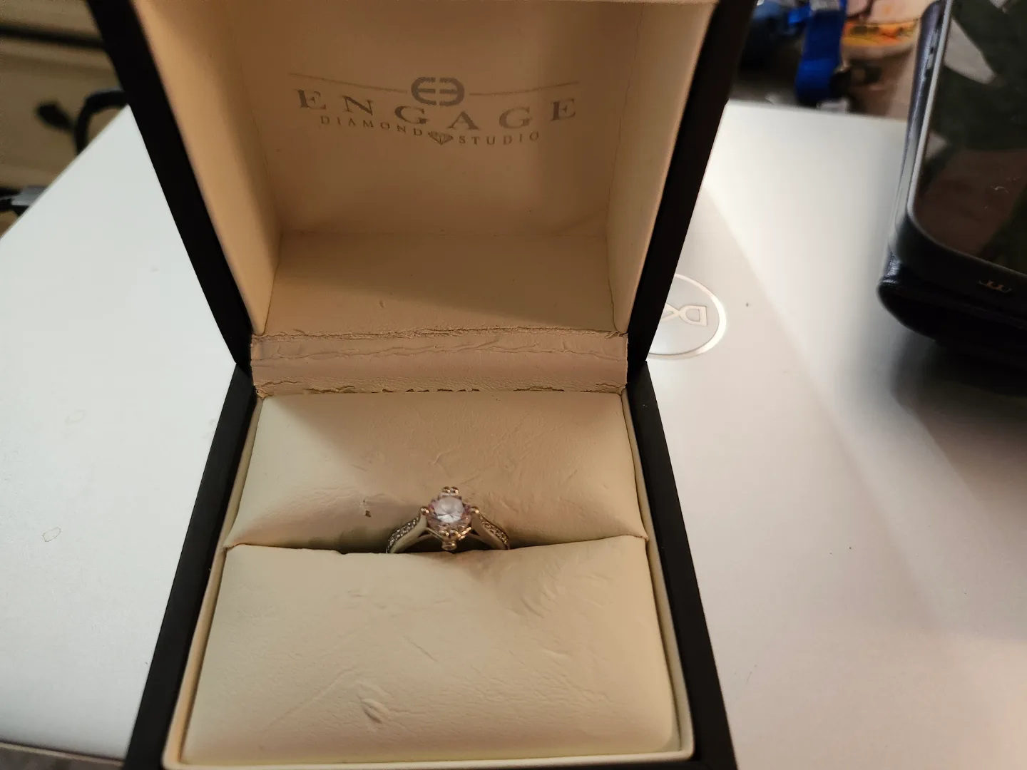 14K White Gold Diamond Engagement Ring 5 grams image indicator(5)