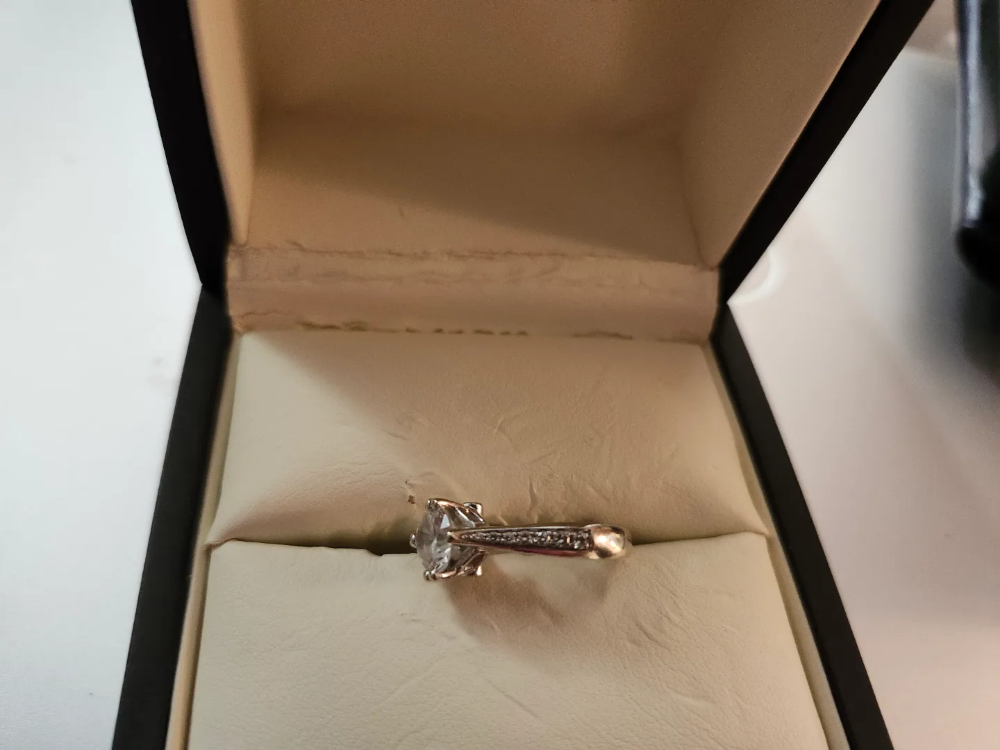 14K White Gold Diamond Engagement Ring 5 grams image indicator(6)