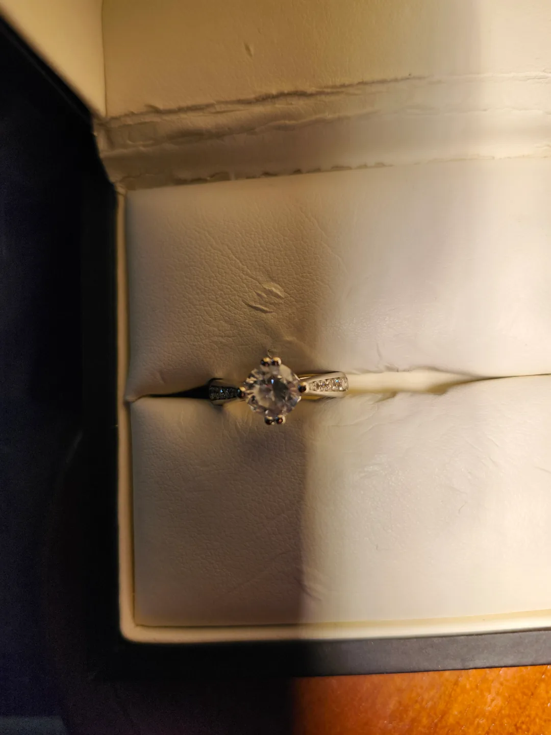 14K White Gold Diamond Engagement Ring 5 grams image indicator(7)