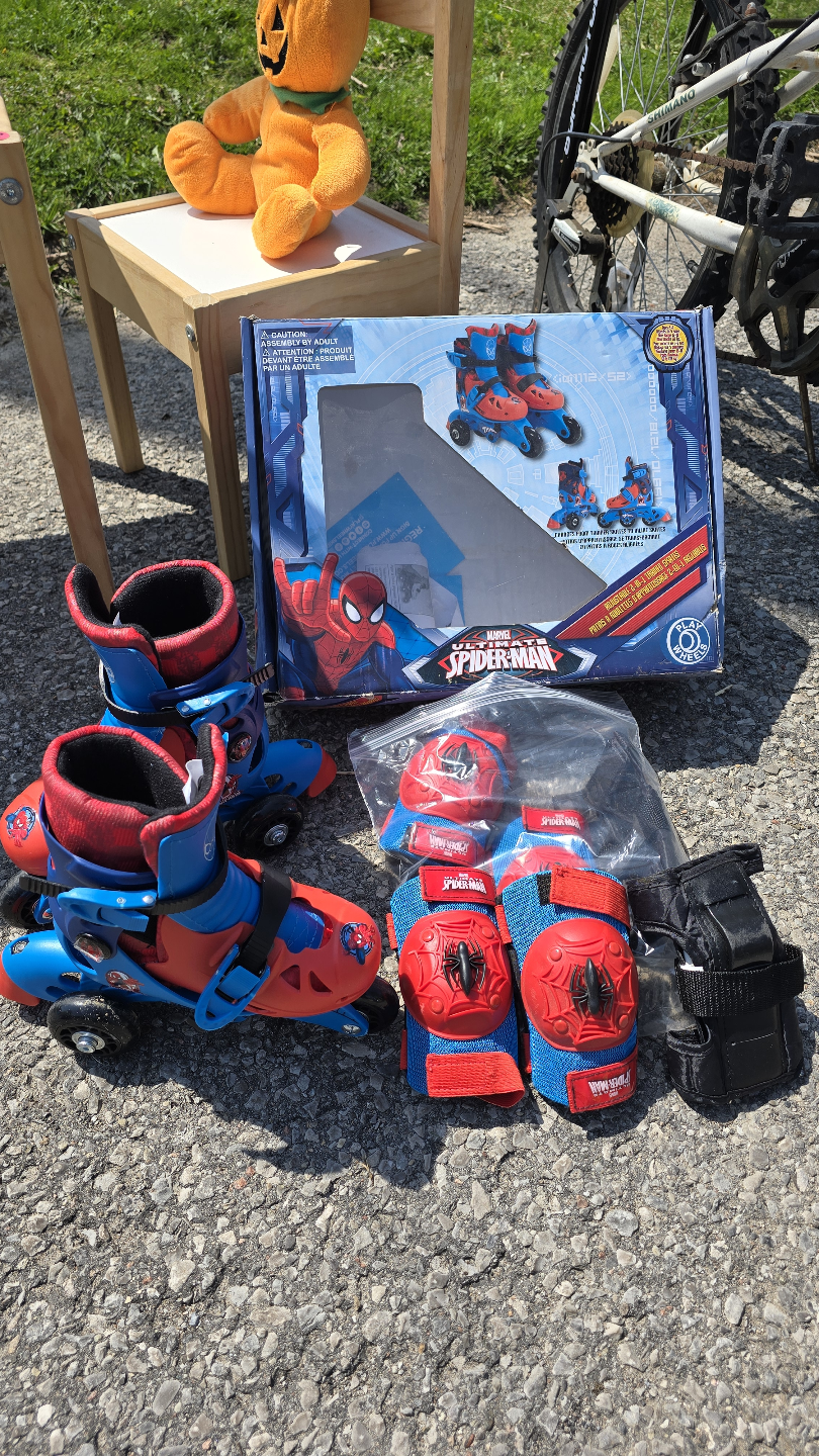 Marvel Spider-Man Adjustable Inline Skates with Protective Gear