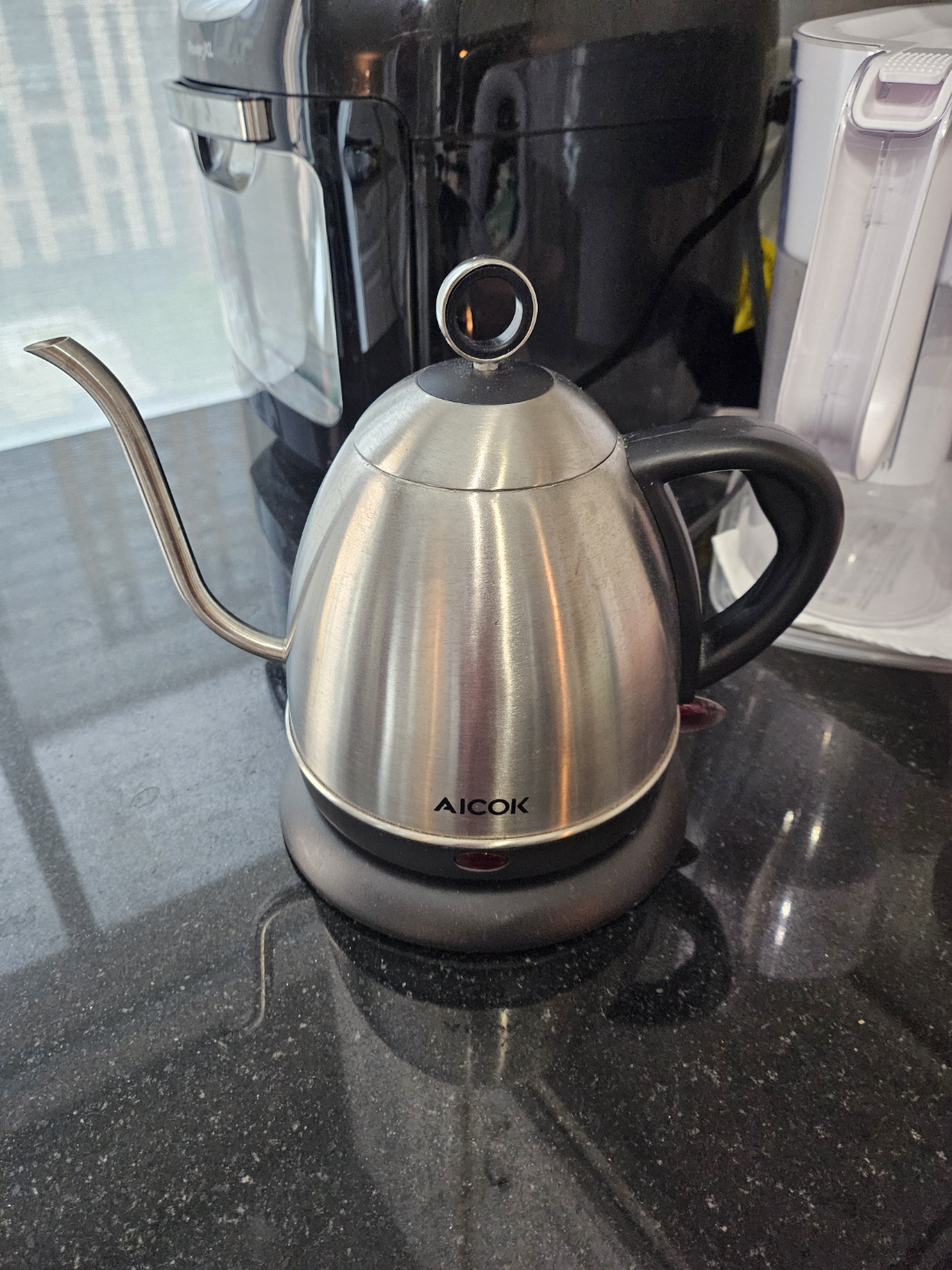 Electric gooseneck kettle