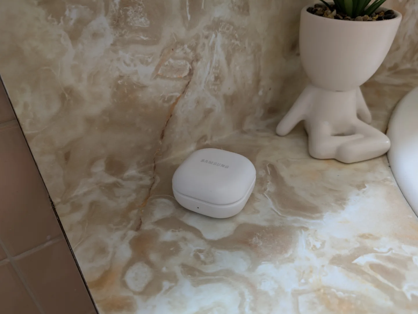 Samsung Galaxy Buds 2 pro White image indicator(2)