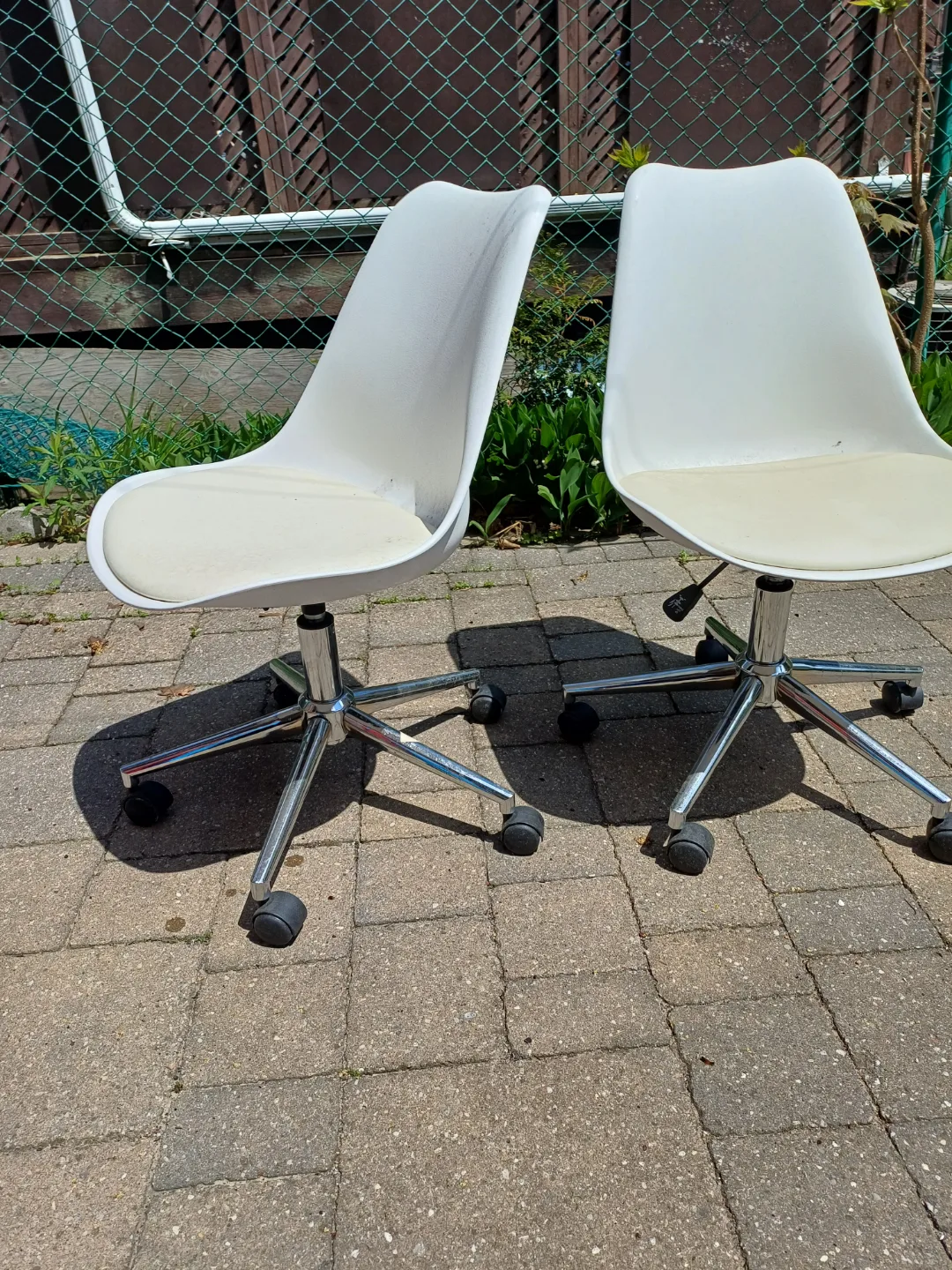 White Swivel Office Chairs thumbnail