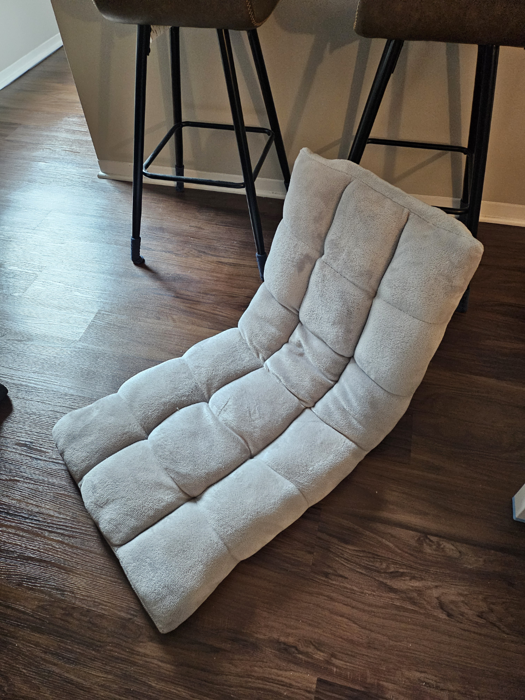 Adjustable floor seat