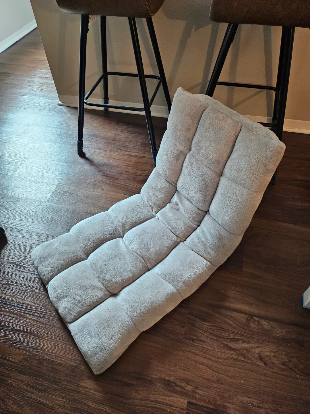 Adjustable floor seat thumbnail