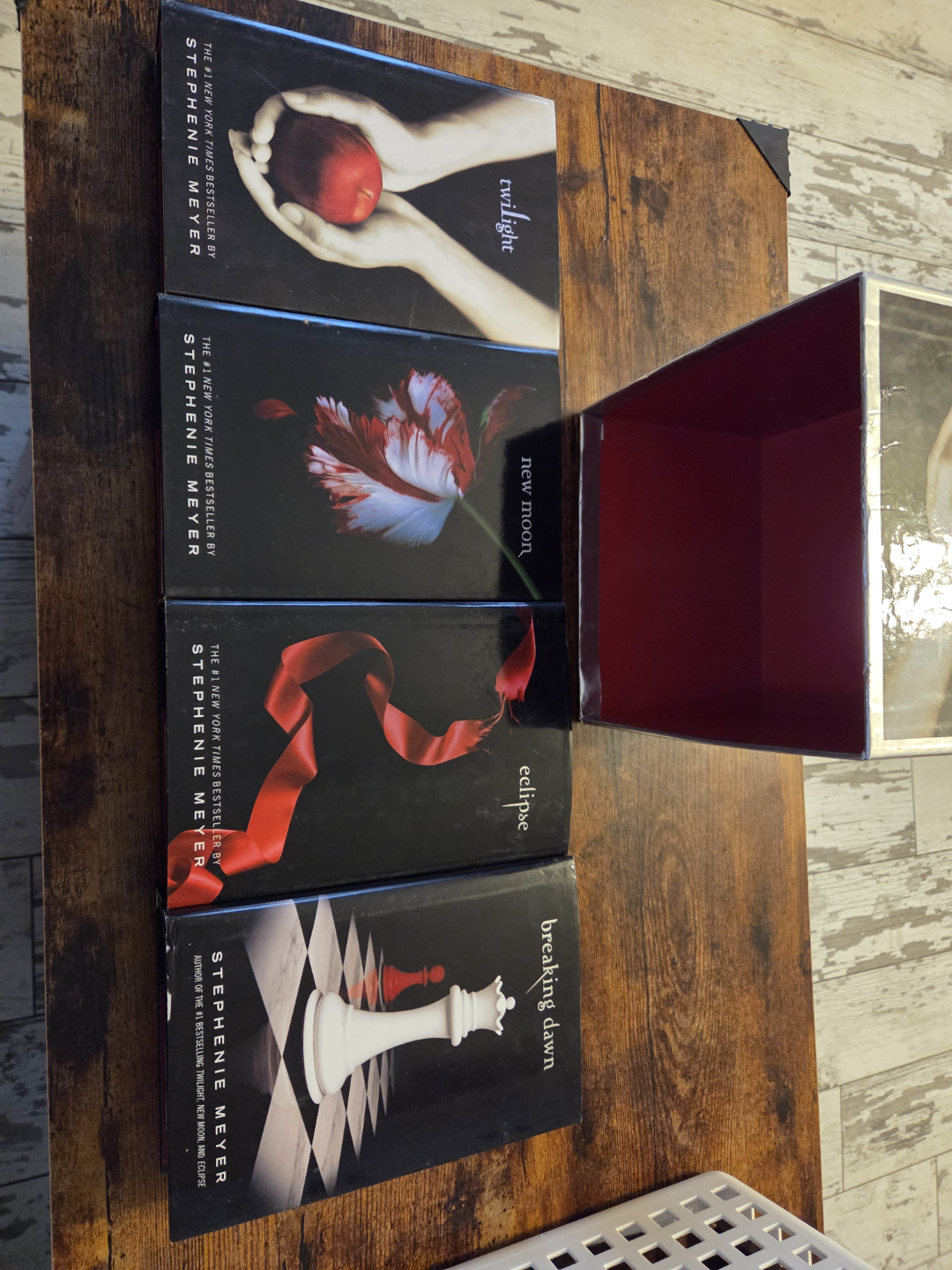 Twilight Saga Complete Collection Box Set - photo 4