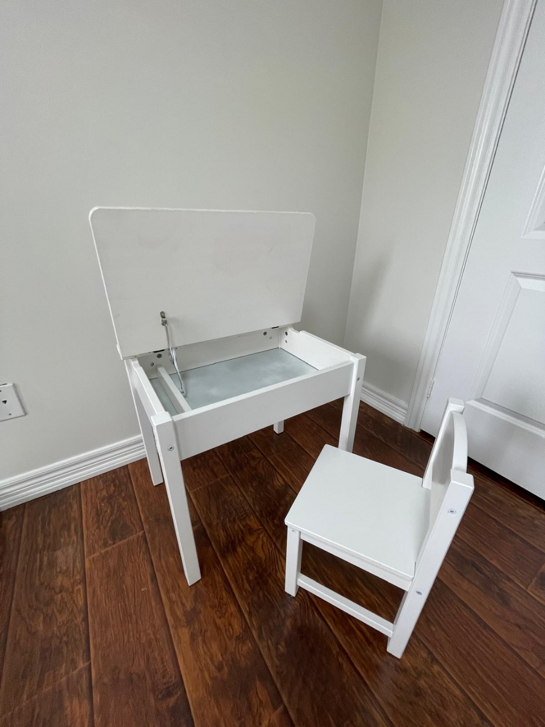 White Kids Desk and Chair Set - photo 3