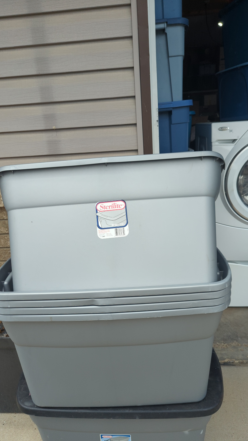 5 Sterilite 30 Gallon Storage Totes - photo 2