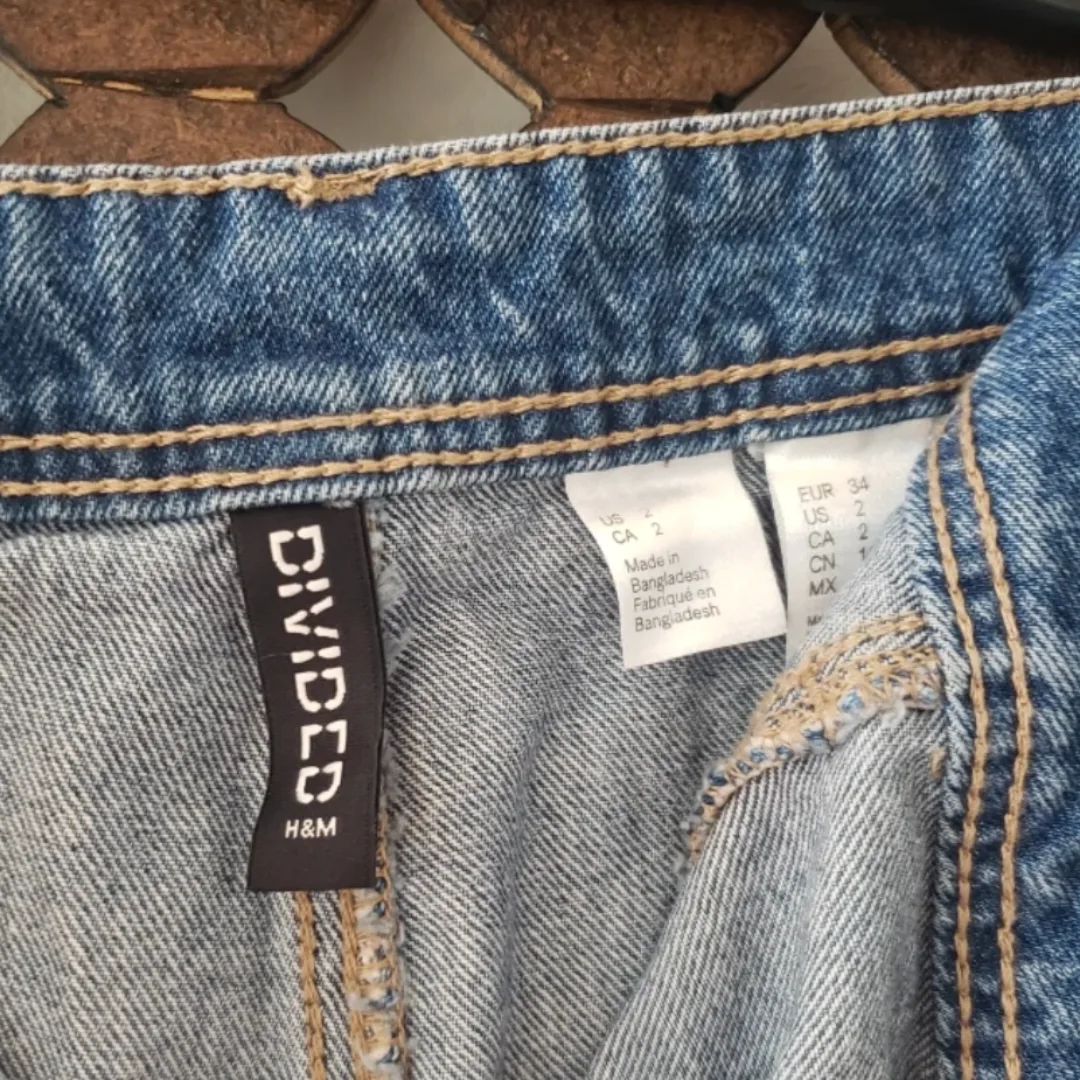H&M Buttoned Denim Skirt image indicator(4)