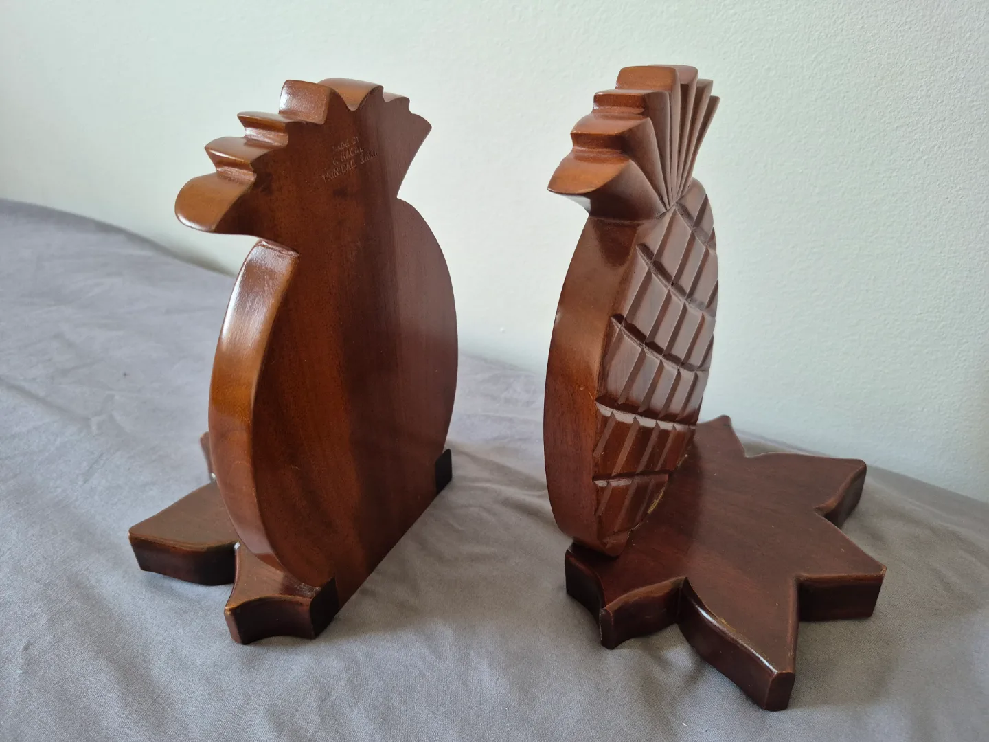 Wooden pineapple bookends organizer thumbnail