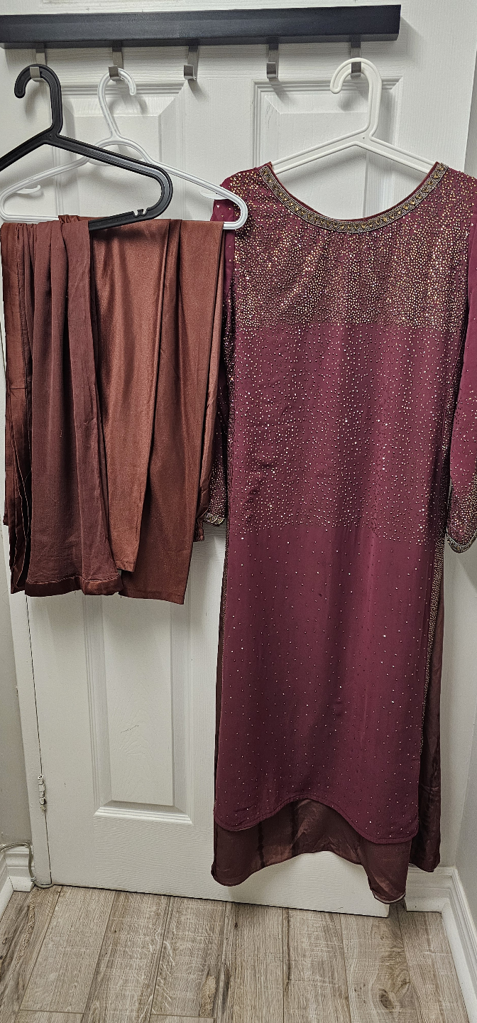 Three-piece women's Shalwar Kameez Suits - photo 4