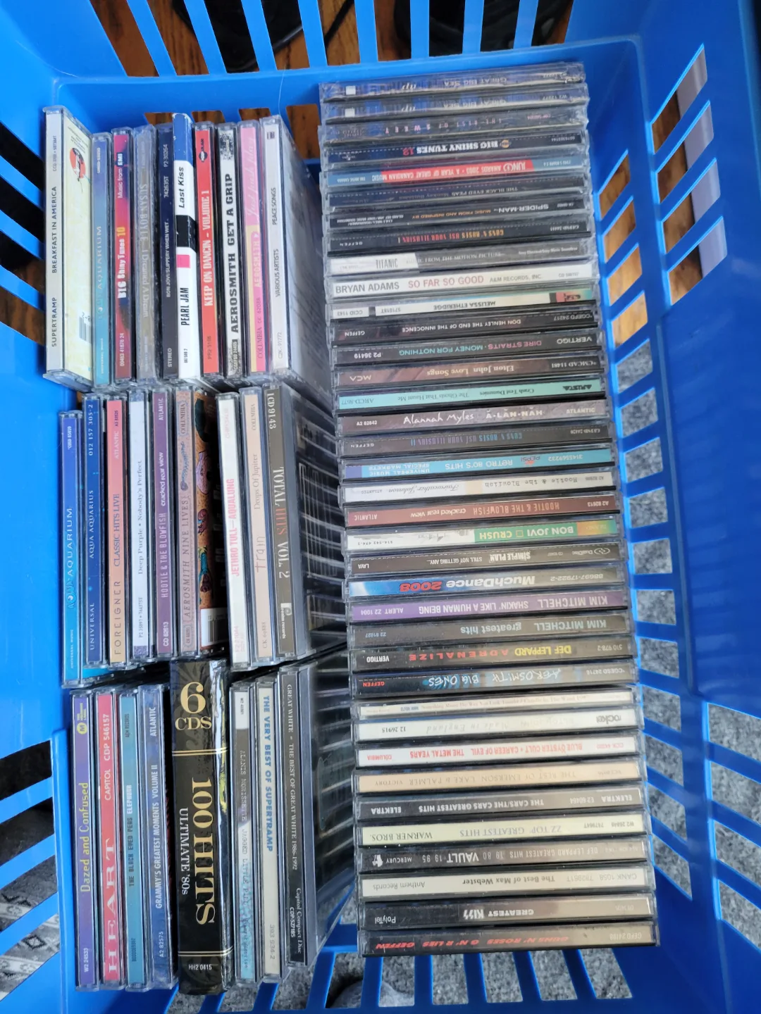 Huge Collection of 80s & 90s CDs image indicator(2)
