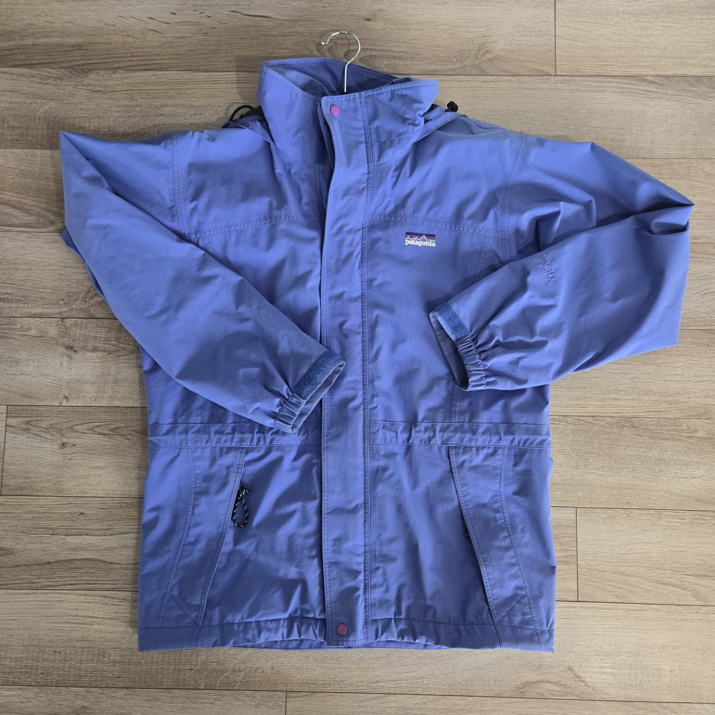 Patagonia Women's GORE-TEX Jacket - Size Small - photo 4