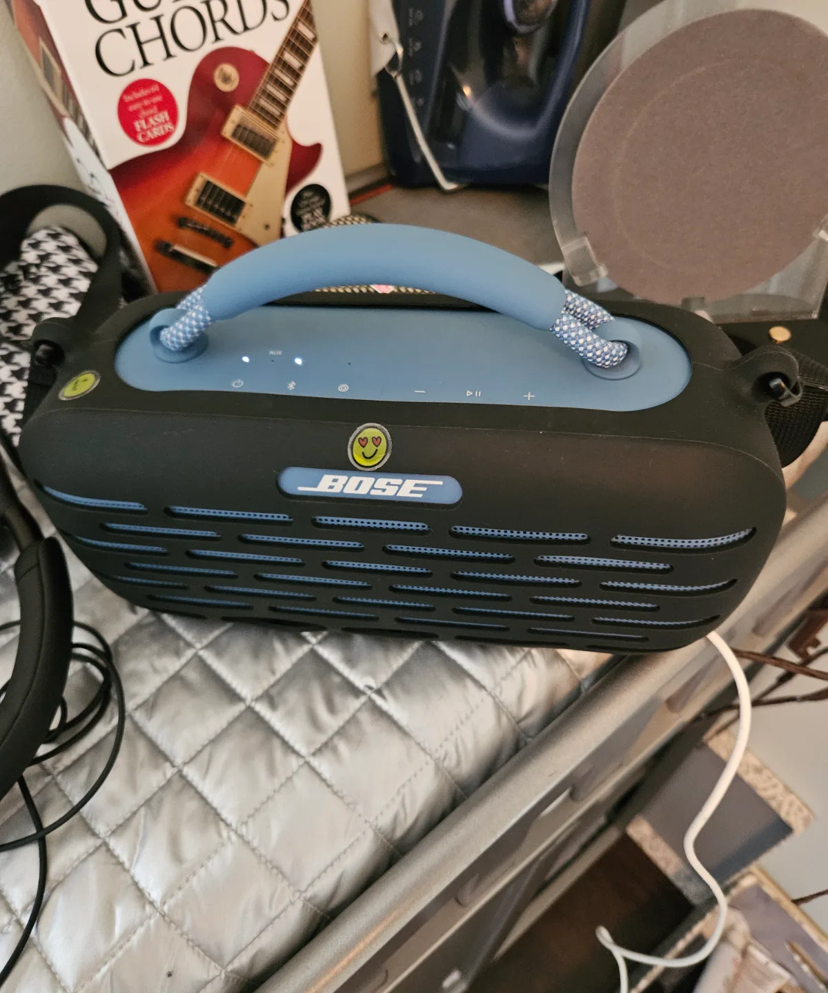 Bose SoundLink Flex Portable Bluetooth Speaker image indicator(2)