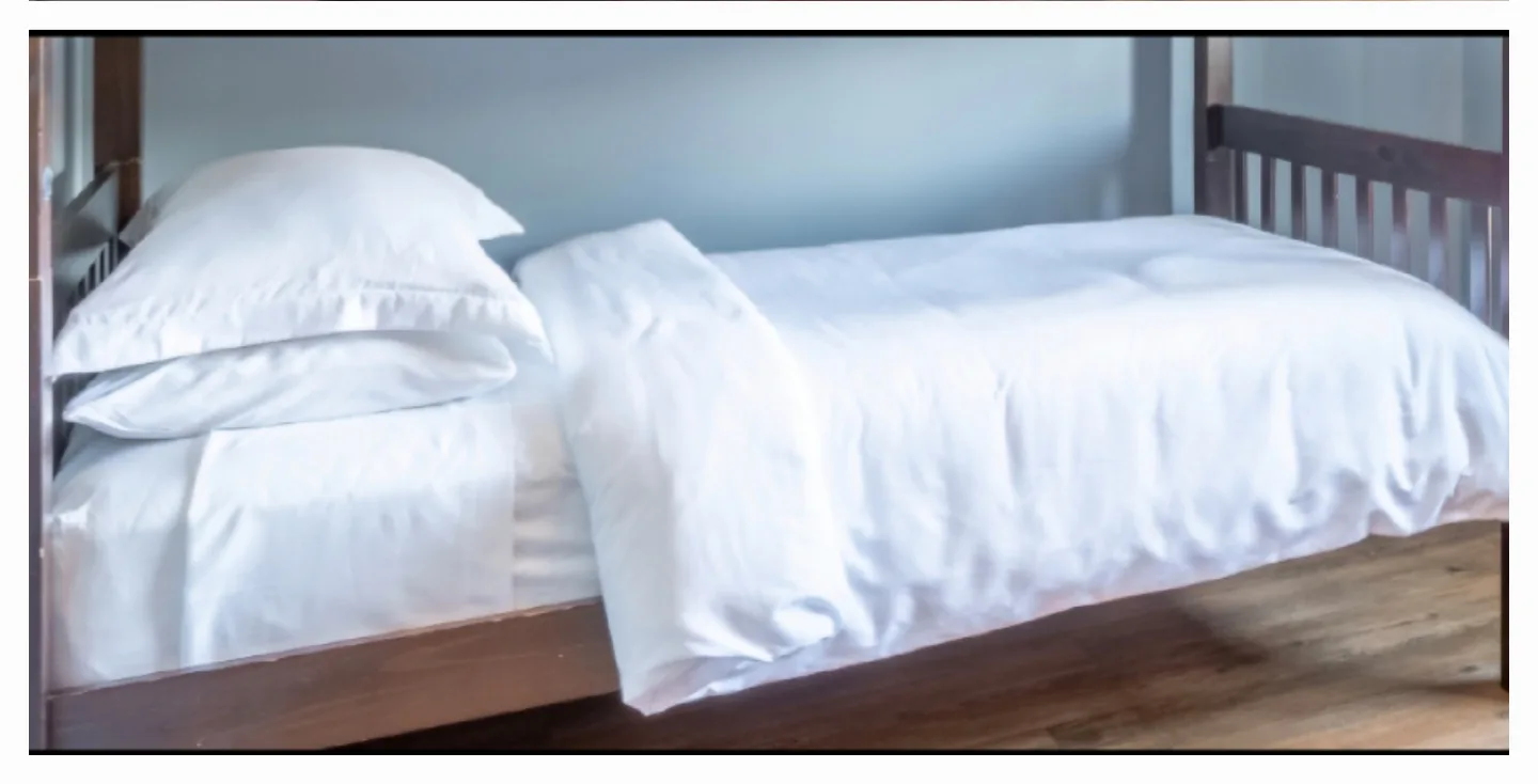 Twin white bedding- sheets, pillowcases & duvet cover. thumbnail