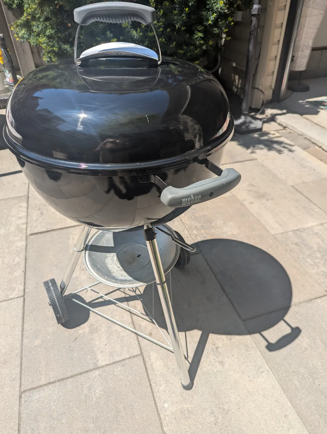 Weber Original Kettle Charcoal Grill - Excellent Condition thumbnail