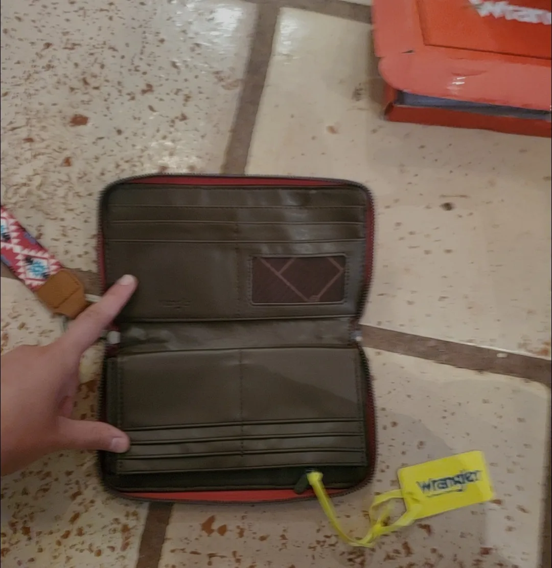 Wrangler Wallet Wristlets Purse NEW in box image indicator(3)