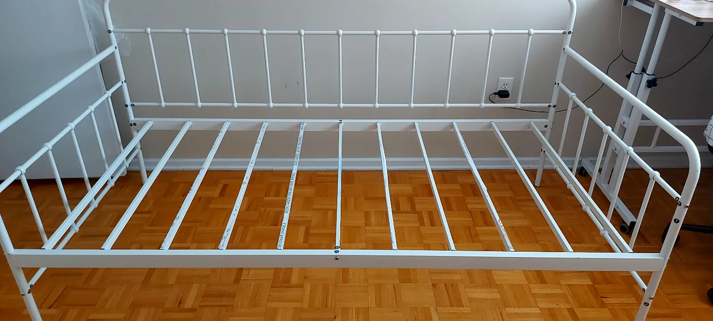 White Metal Daybed Frame thumbnail