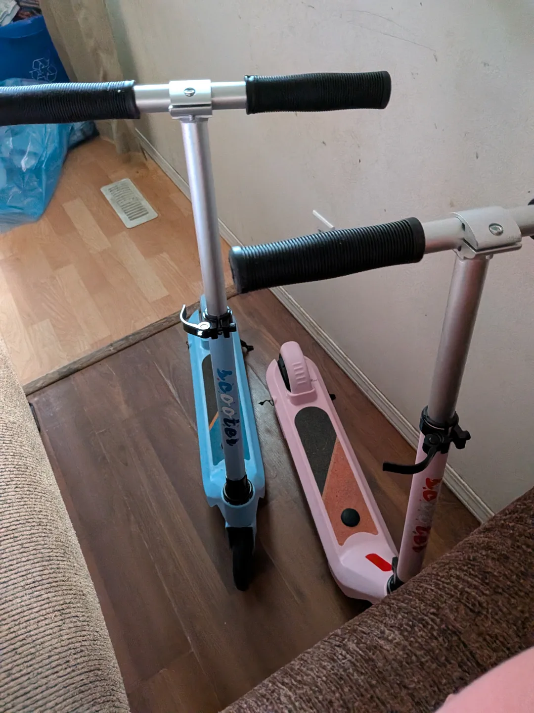 Kids' Scooters - Lot of 4 two are electric image indicator(3)