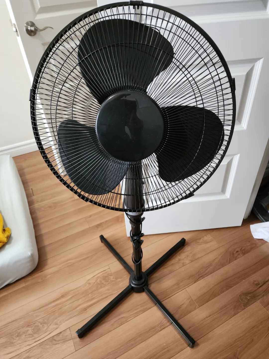Intertek Stand Fan - SF3-40E thumbnail