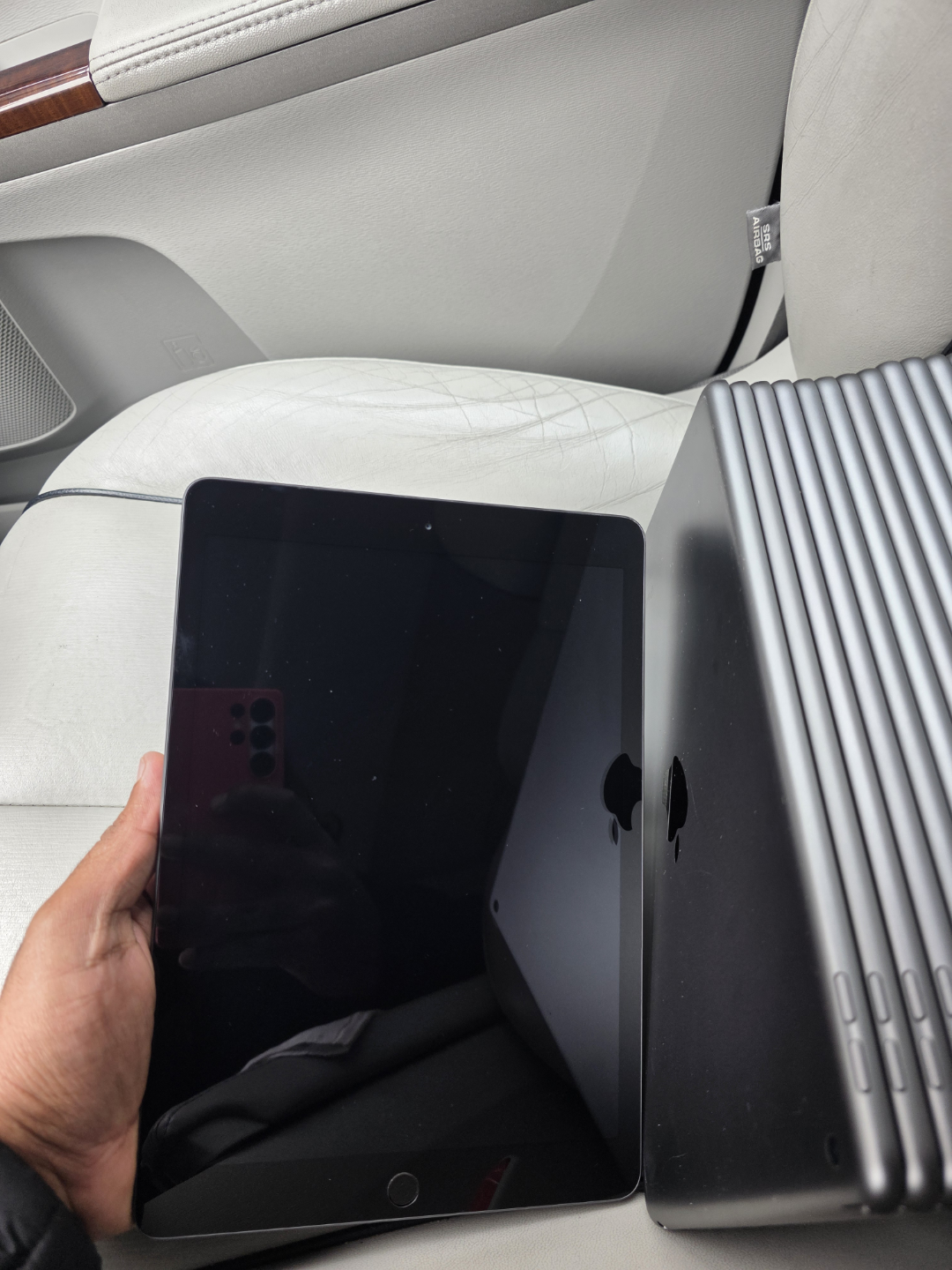 Bulk Lot of iPad 8th Generation Tablets - Refurbished - photo 3