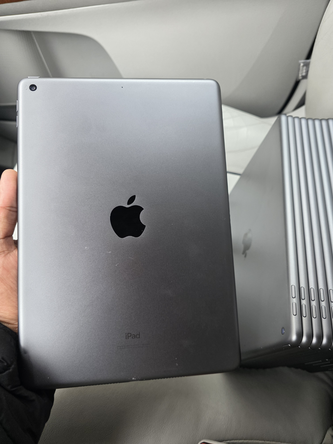 Bulk Lot of iPad 8th Generation Tablets - Refurbished - photo 4