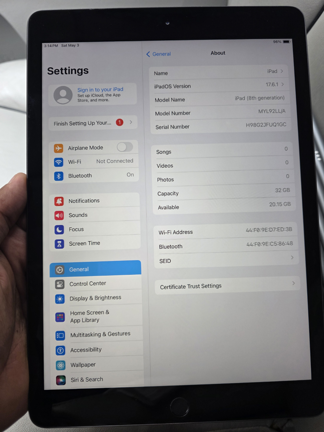 Bulk Lot of iPad 8th Generation Tablets - Refurbished - photo 5