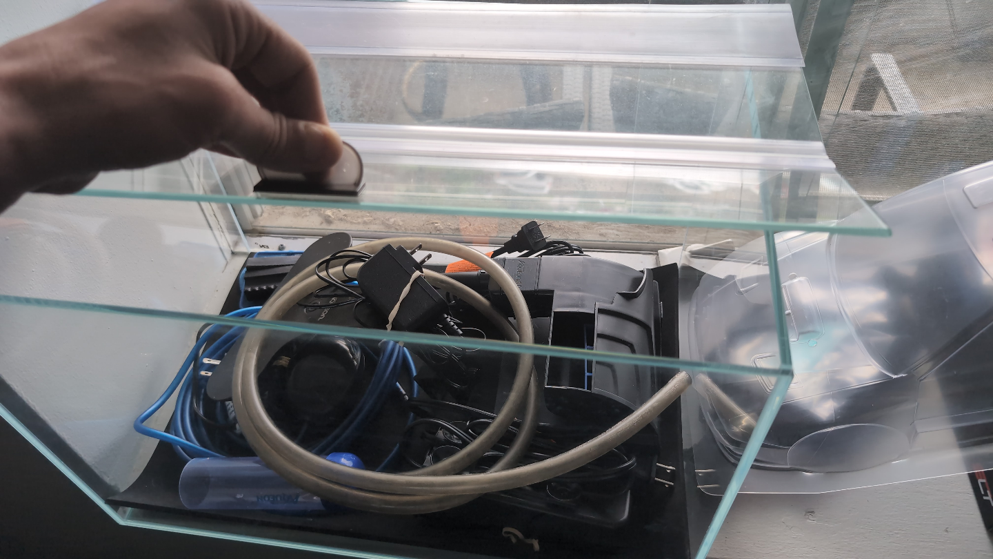 Small Glass Aquarium with Filter and Accessories - photo 2