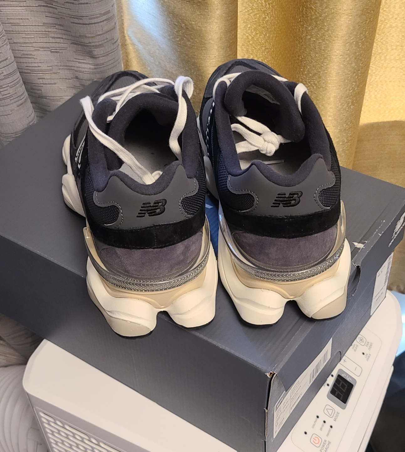 New Balance 9060 Size 10.5M - photo 2