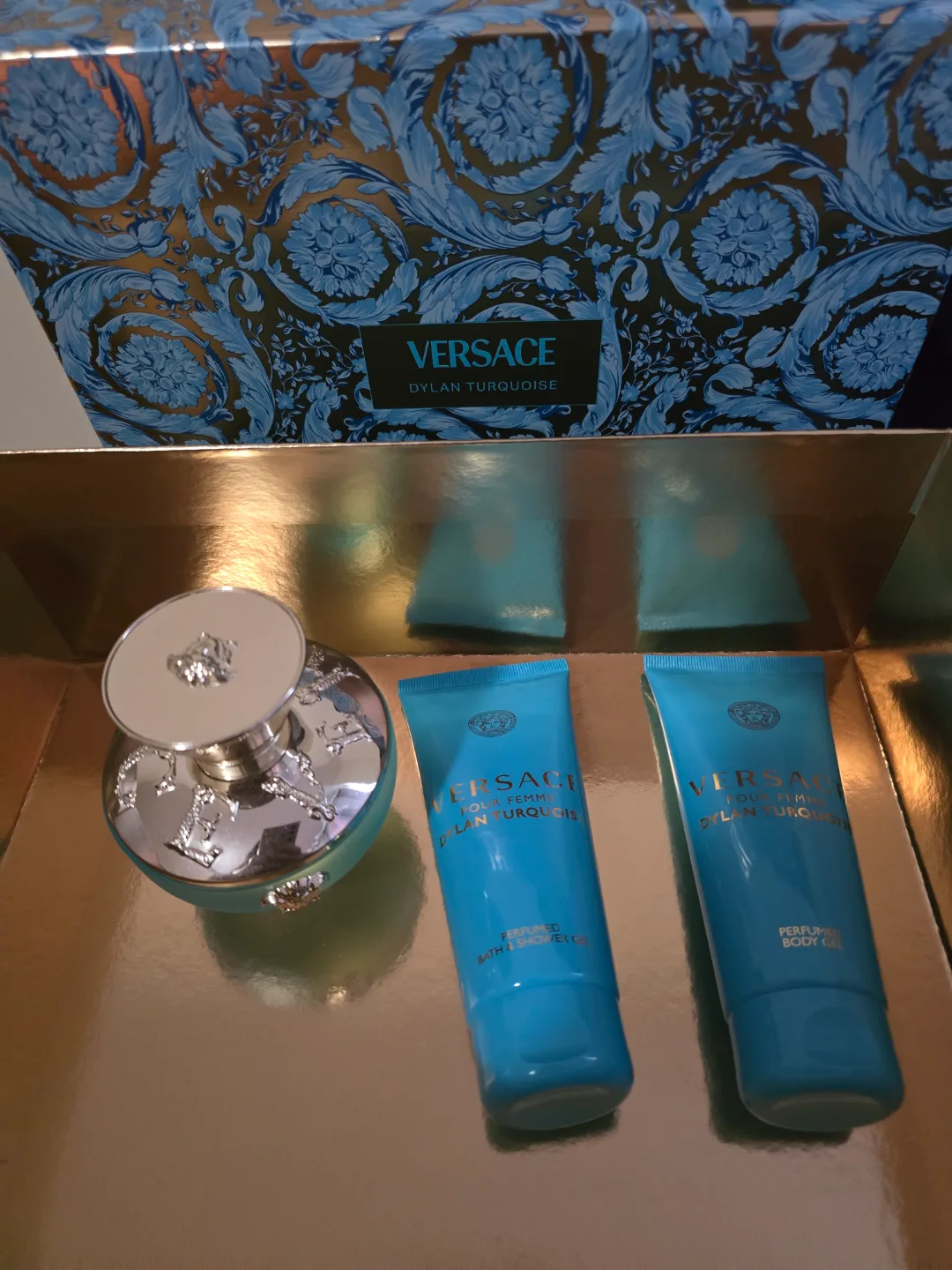 Versace Dylan Turquoise Gift Set image indicator(2)