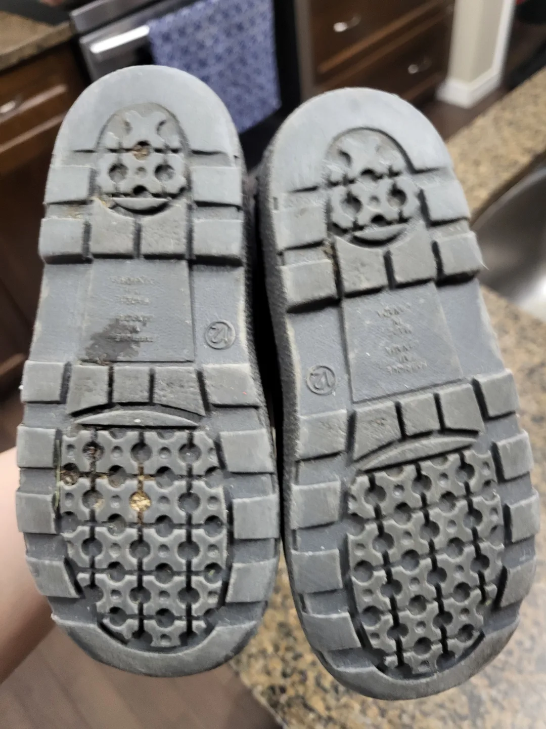 Kids' Size 7 Black Rubber Boots image indicator(3)