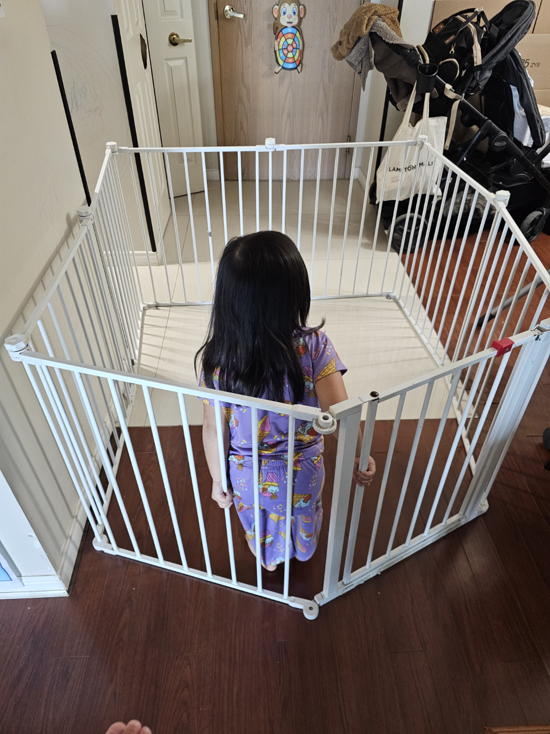 White Metal Playpen/Baby Play Yard 🤎