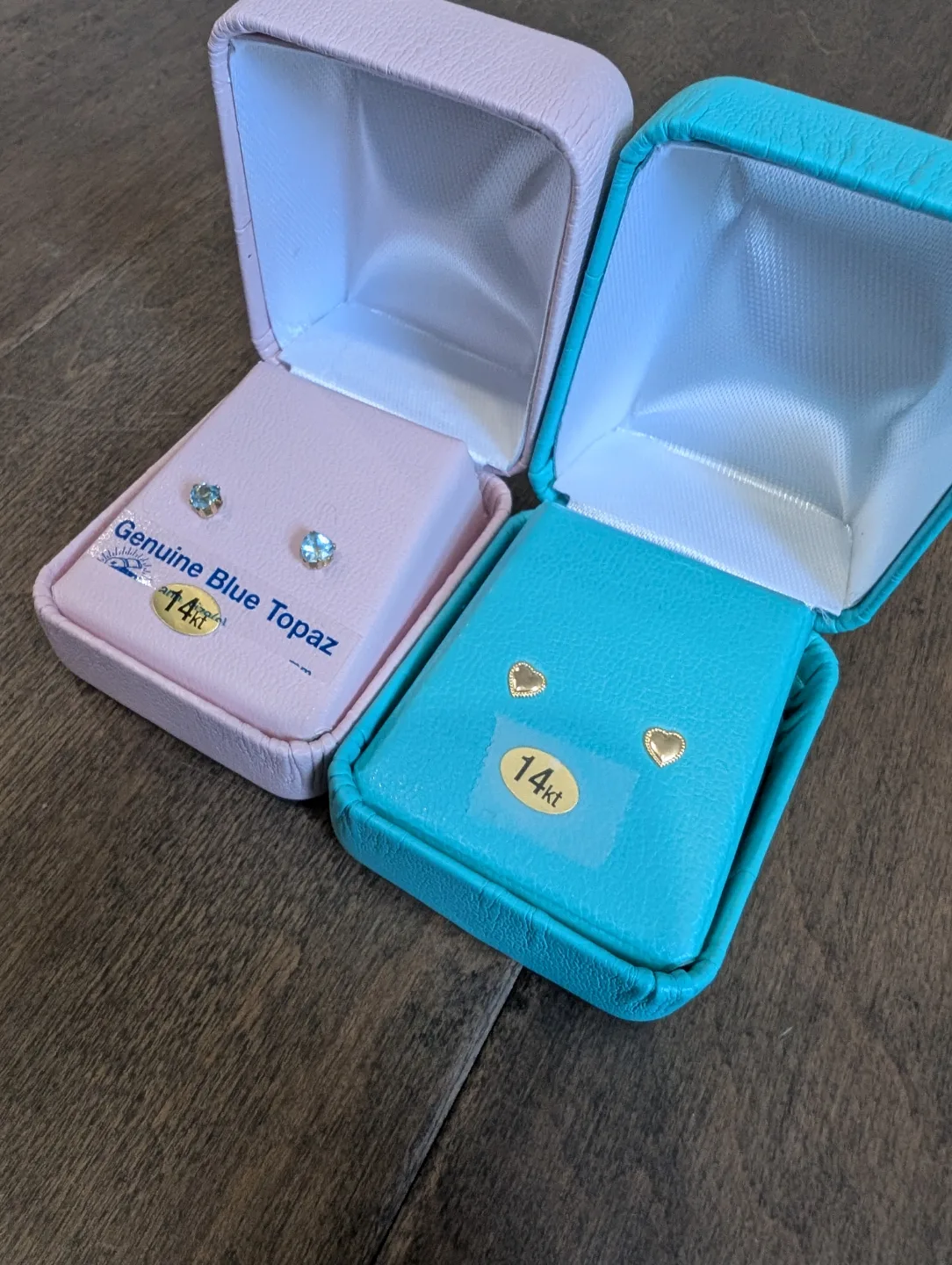 Brand New 14K Yellow Gold Heart Earrings For Sale image indicator(3)