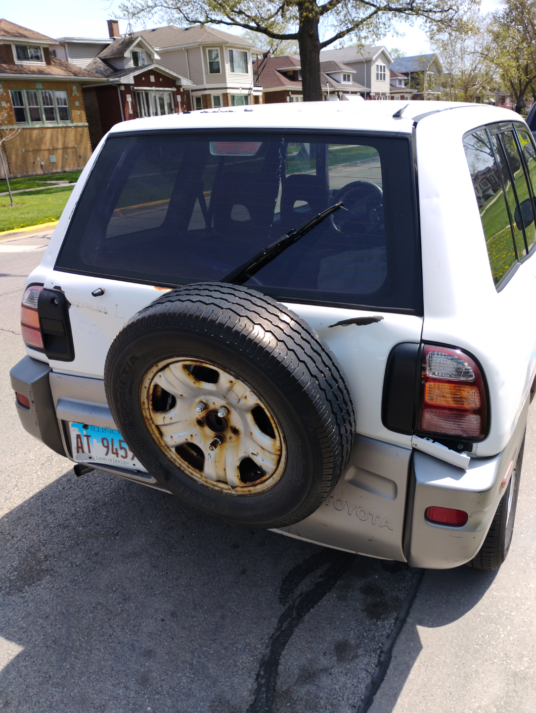 Toyota RAV4 - Needs Repairs - photo 2