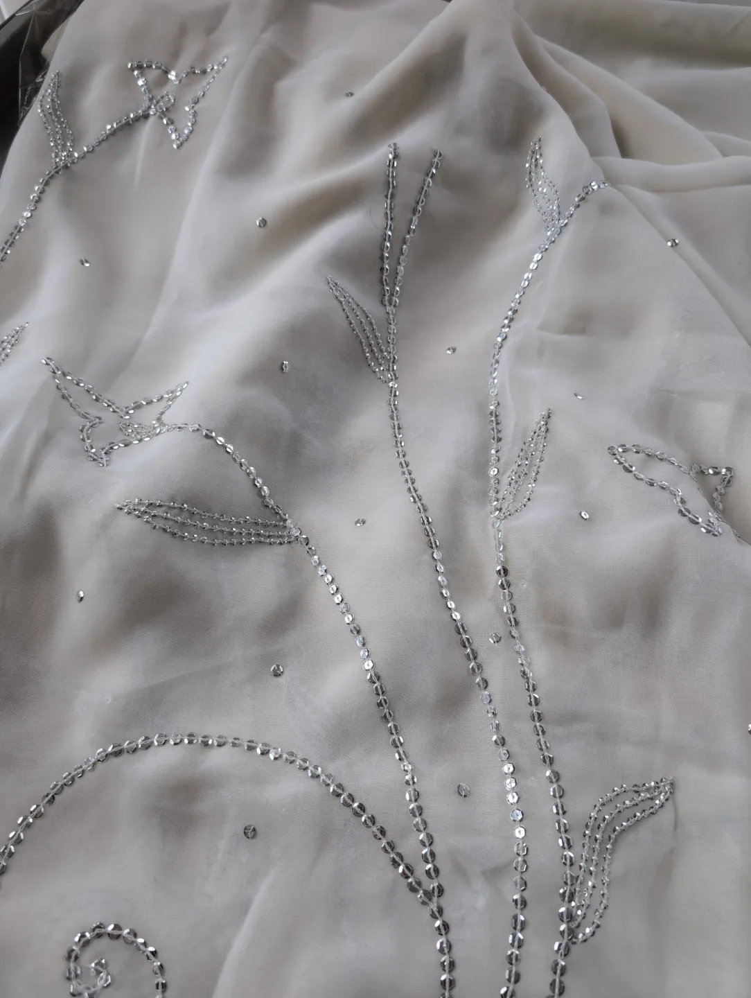 Gorgeous Off-White Beaded Saree with Jewellery Set image indicator(2)