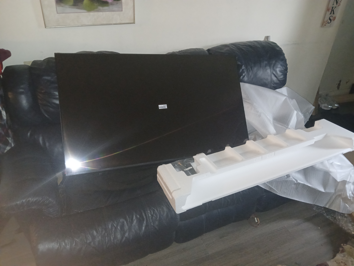 Brand New Samsung Crystal UHD8000  4k Smart TV - photo 3