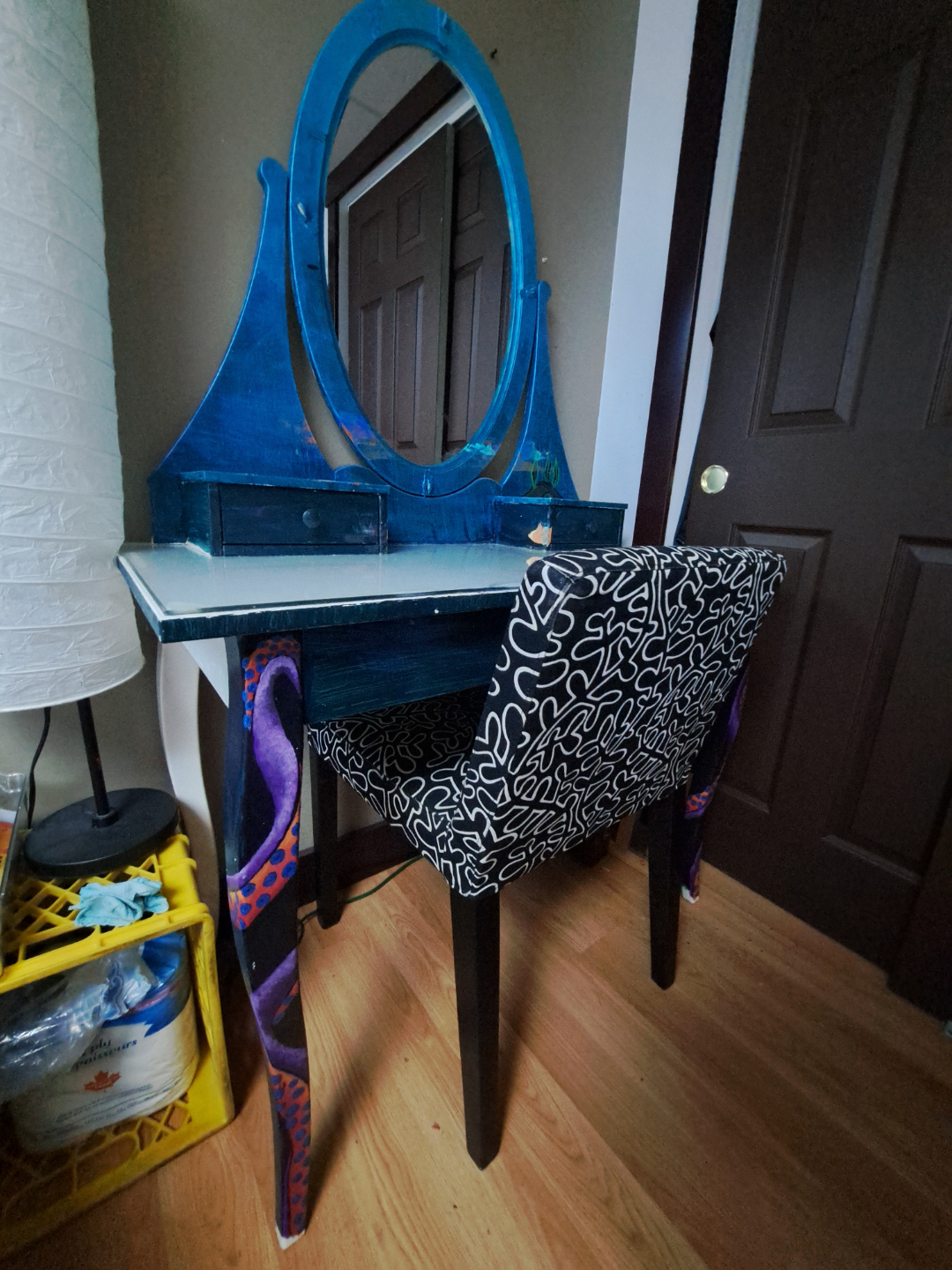 VANITY WITH CHAIR