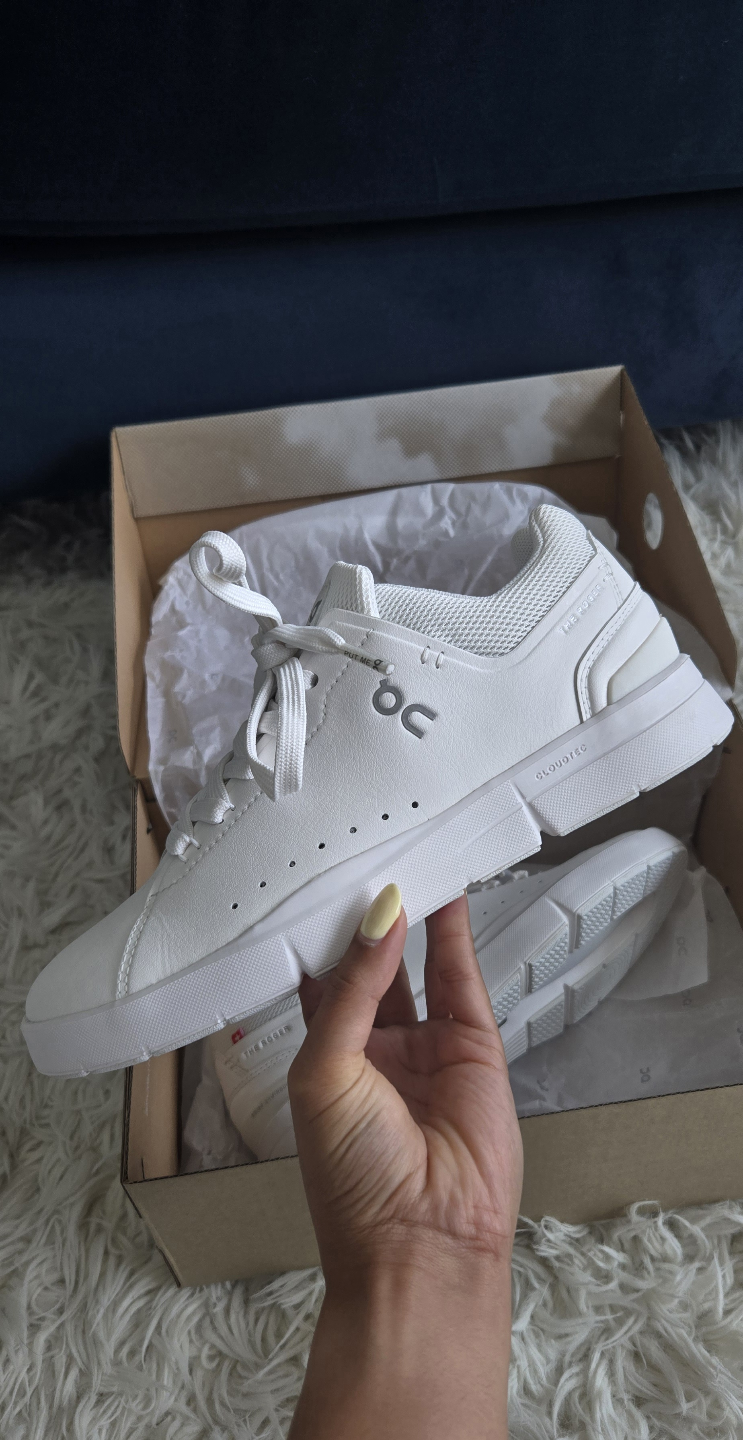 On Cloud Roger White Sneakers - Size 6.5