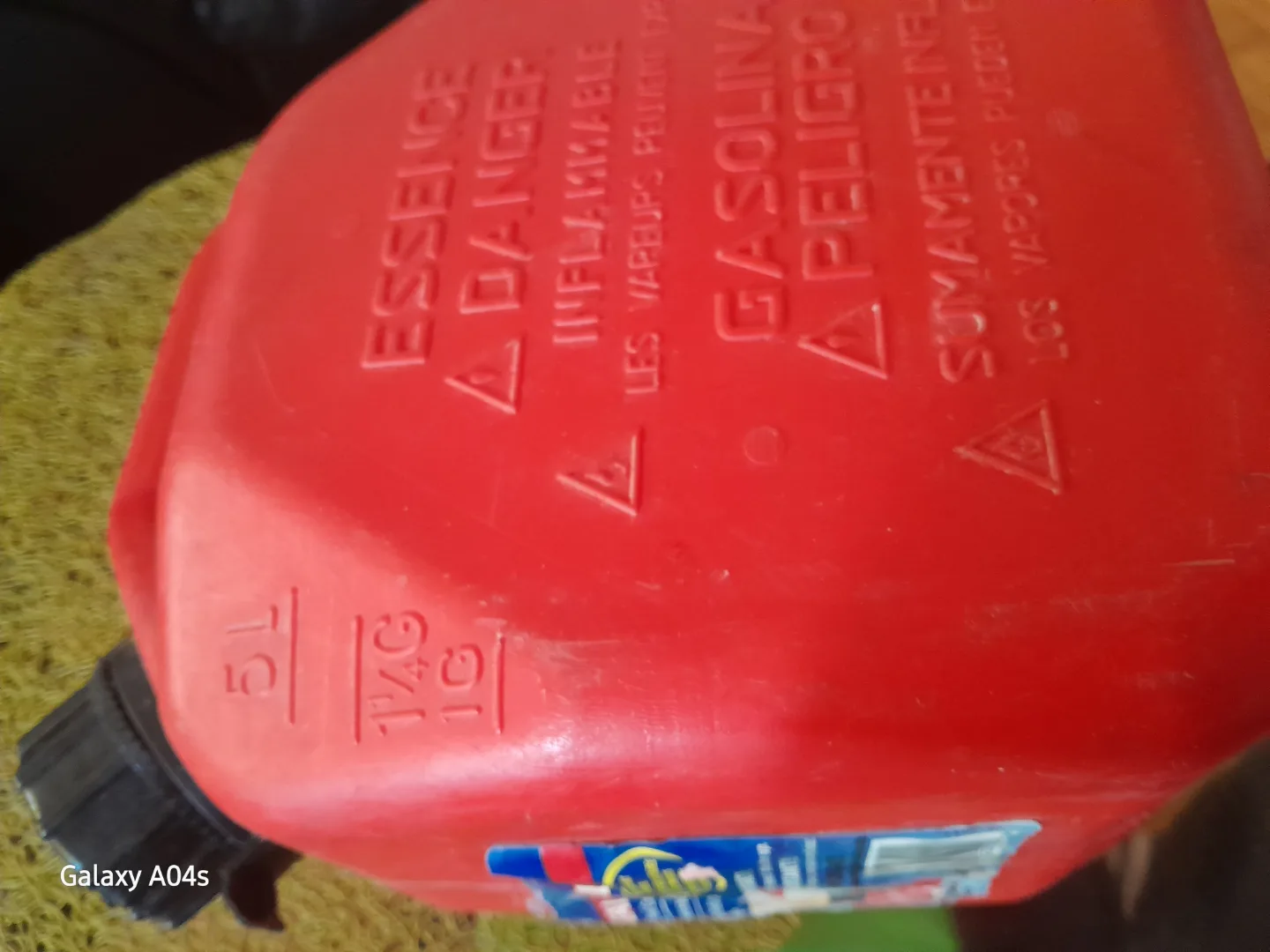 Scepter 1 1/4 Gallon/5L Red Fuel Can image indicator(2)