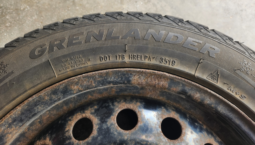 Set of used Grenelander Winter GL868 Tires + Rims - 205/55R16 - photo 2