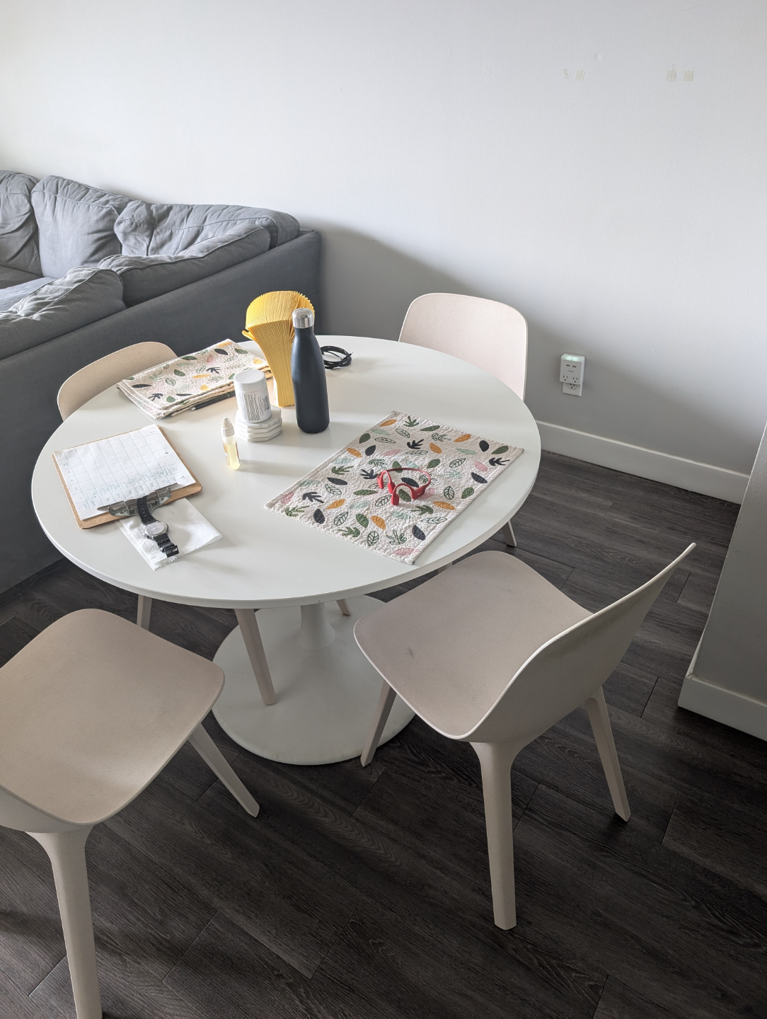 White Round Dining Table with Four Beige Chairs - photo 2