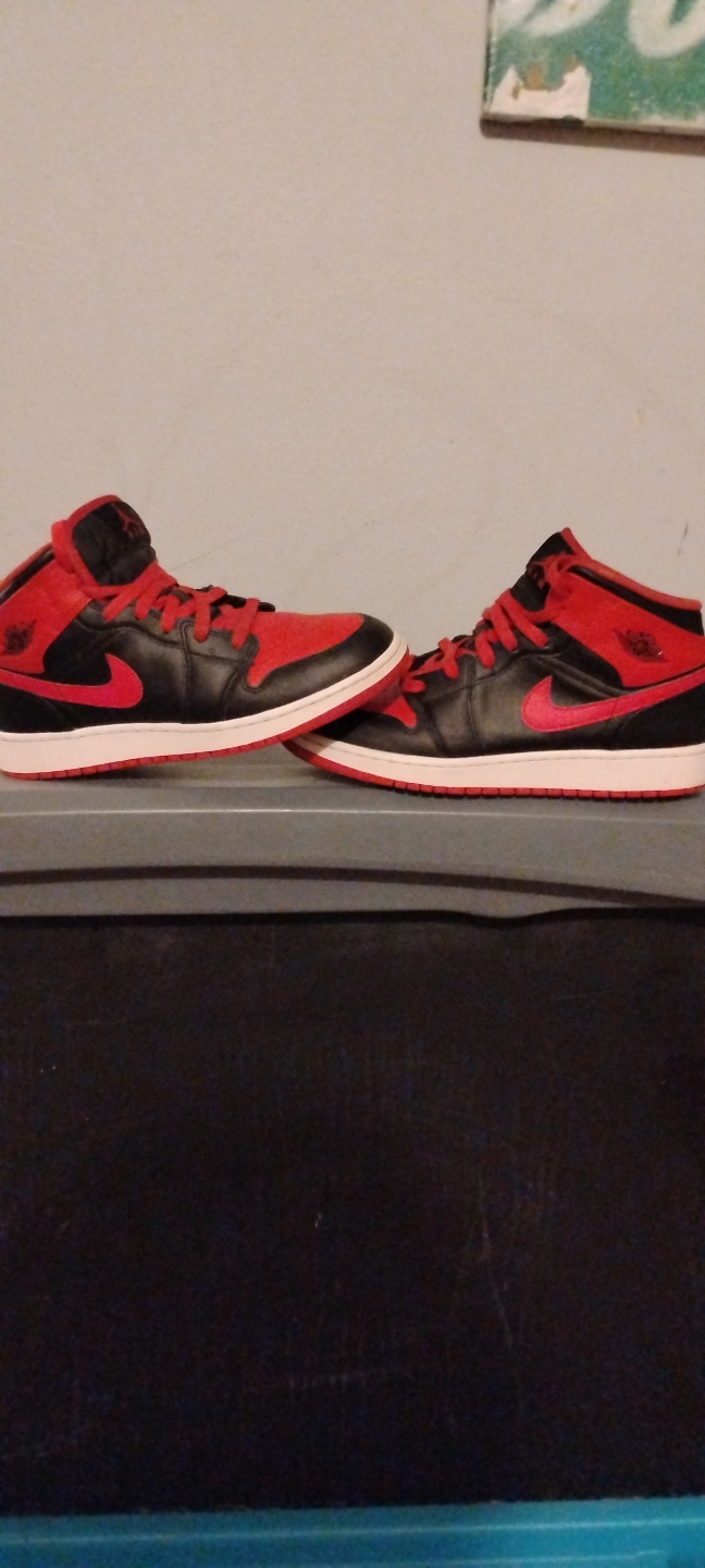 Air Jordan 1 Mid Black Red Size 7Y