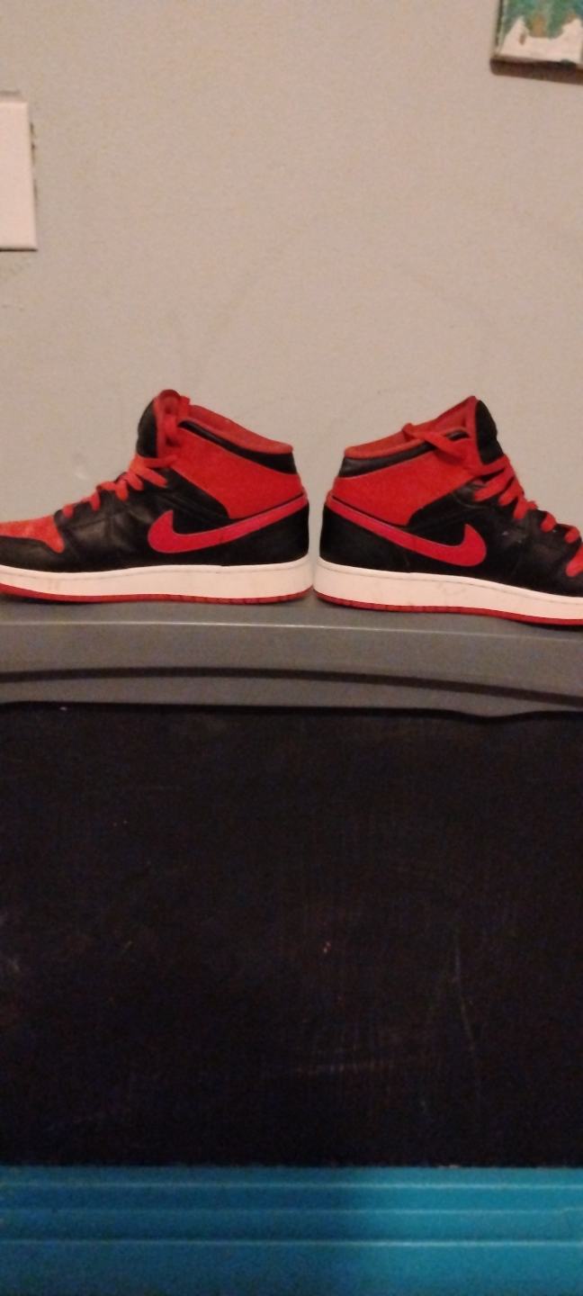 Air Jordan 1 Mid Black Red Size 7Y - photo 2