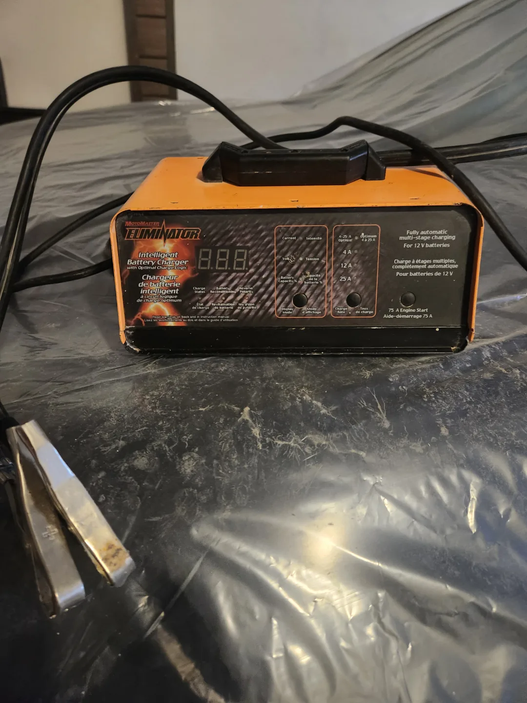 MotoMaster Eliminator Intelligent Battery Charger thumbnail